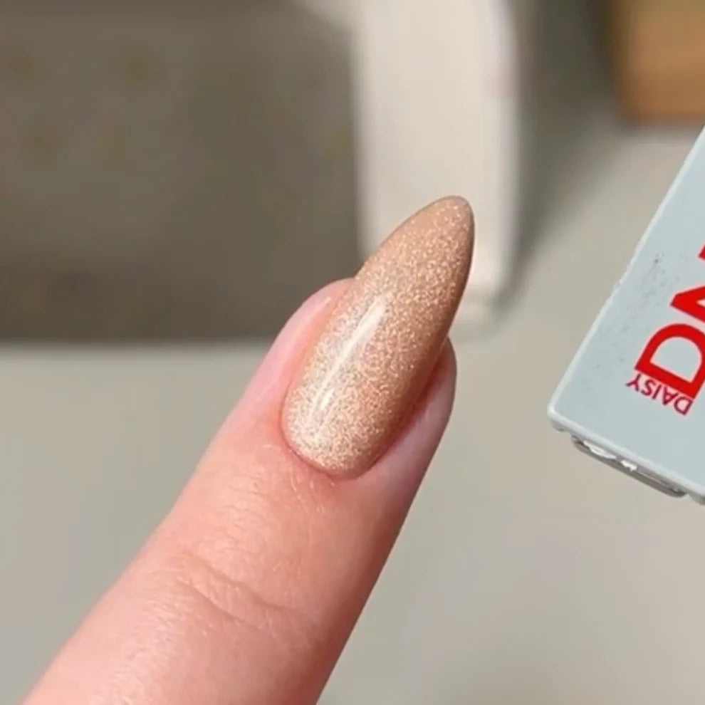 DND DC 9D Cat Eye Creamy Nude #28 – Caramel Lullaby