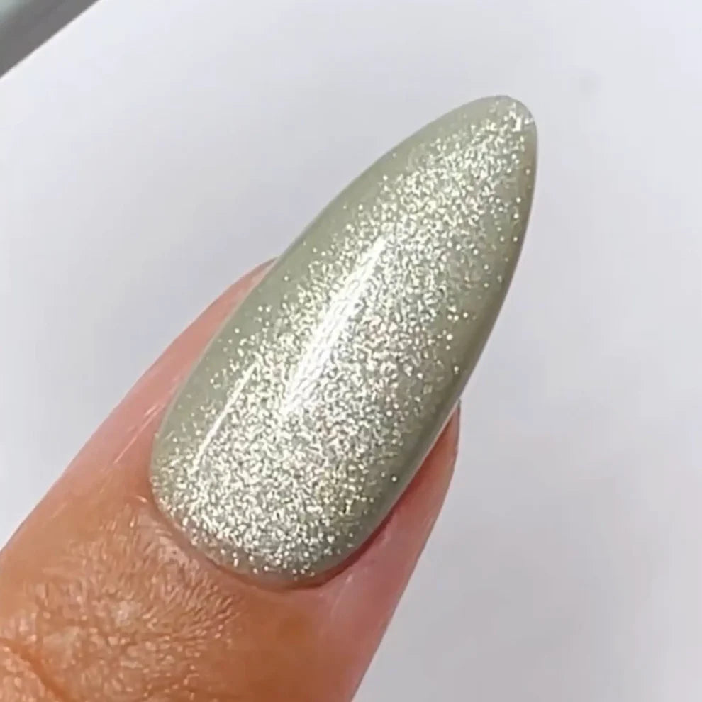 DND DC 9D Cat Eye Creamy Nude #29 – Misty Moss