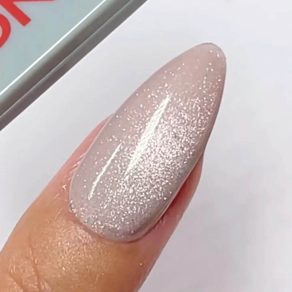 DND DC 9D Cat Eye Creamy Nude #31 – Fossil Ice