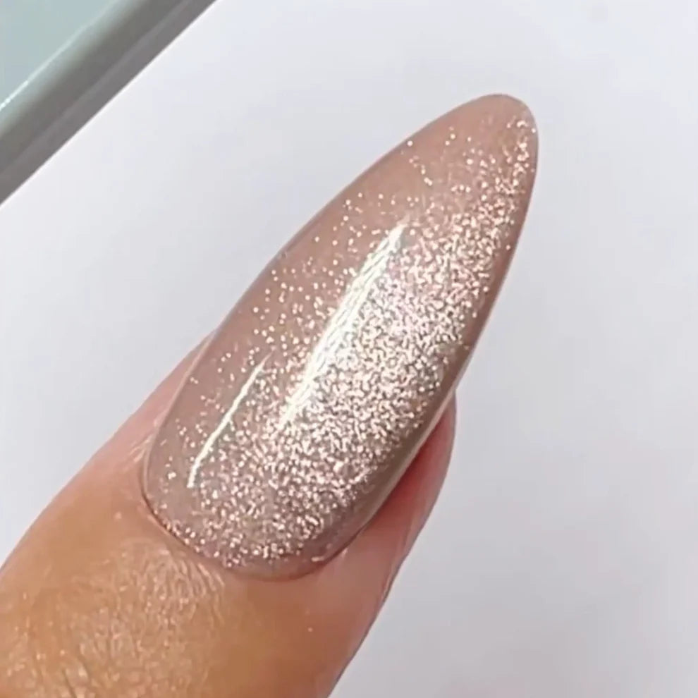 DND DC 9D Cat Eye Creamy Nude #32 – Catsanova