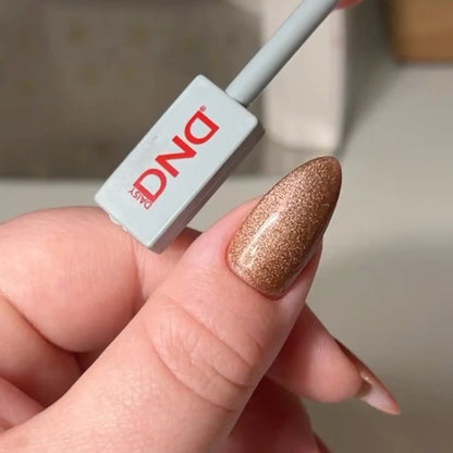 DND DC 9D Cat Eye Creamy Nude #35 – Cat Wink