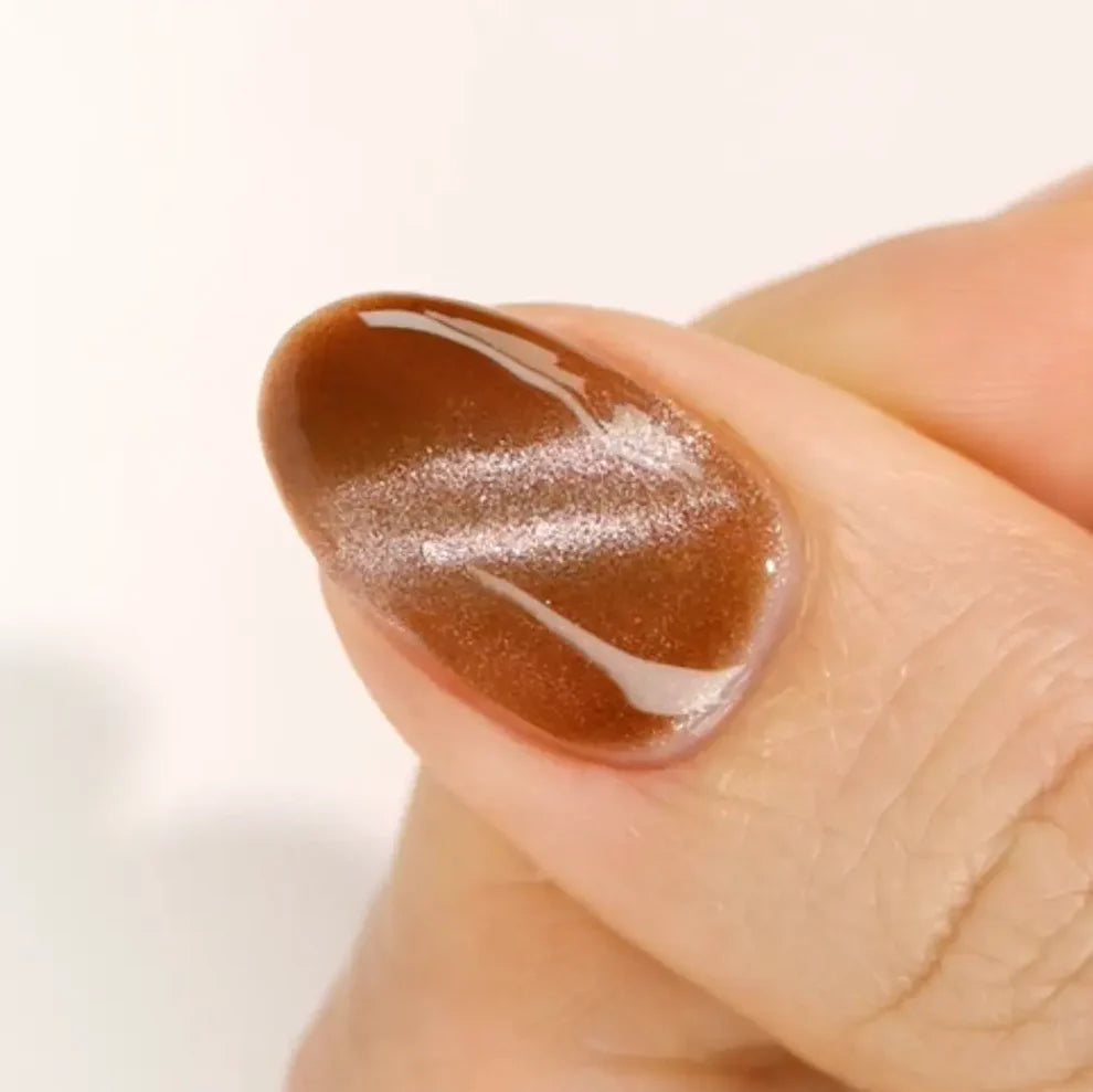 DND DC 9D Cat Eye Creamy Nude #35 – Cat Wink